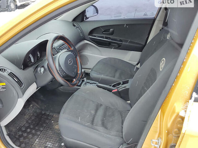 Желтый Киа Сид, объемом двигателя 0 л и пробегом 165 тыс. км за 7000 $, фото 6 на Automoto.ua