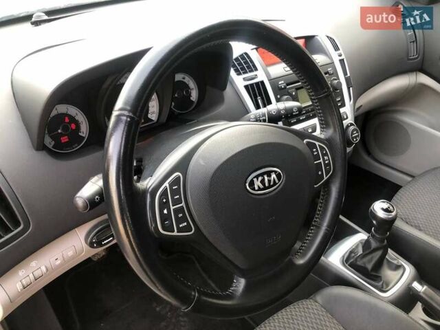 Желтый Киа Сид, объемом двигателя 2 л и пробегом 139 тыс. км за 6500 $, фото 15 на Automoto.ua
