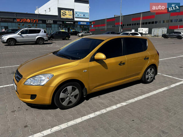 Желтый Киа Сид, объемом двигателя 1.6 л и пробегом 154 тыс. км за 6500 $, фото 1 на Automoto.ua