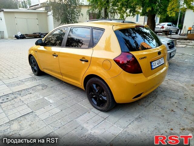 Желтый Киа Сид, объемом двигателя 2 л и пробегом 280 тыс. км за 4999 $, фото 2 на Automoto.ua