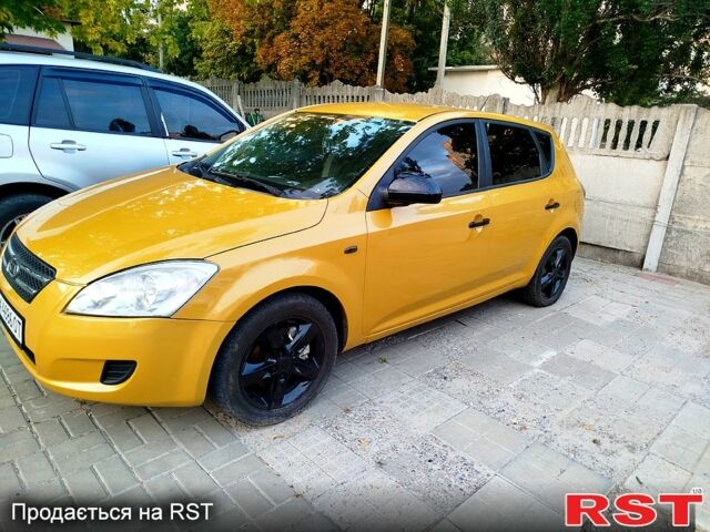 Желтый Киа Сид, объемом двигателя 2 л и пробегом 280 тыс. км за 4999 $, фото 1 на Automoto.ua