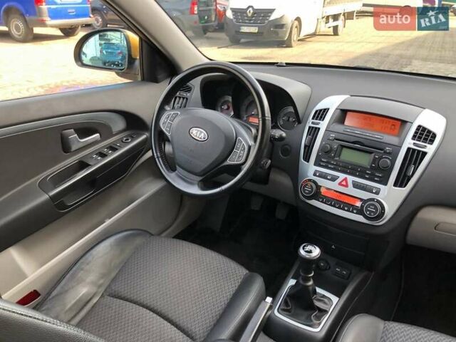 Желтый Киа Сид, объемом двигателя 2 л и пробегом 139 тыс. км за 6500 $, фото 30 на Automoto.ua