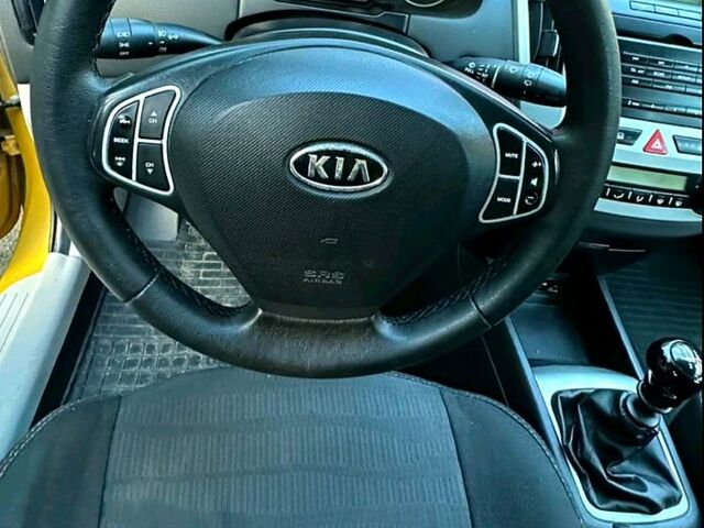 Желтый Киа Сид, объемом двигателя 2 л и пробегом 280 тыс. км за 4999 $, фото 5 на Automoto.ua
