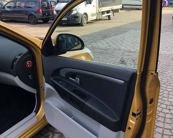 Желтый Киа Сид, объемом двигателя 2 л и пробегом 139 тыс. км за 6500 $, фото 26 на Automoto.ua