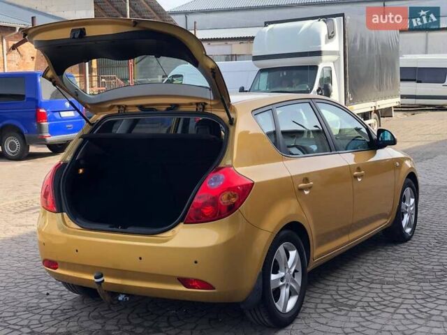 Желтый Киа Сид, объемом двигателя 2 л и пробегом 139 тыс. км за 6500 $, фото 6 на Automoto.ua