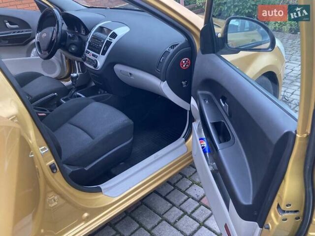Жовтий Кіа Сід, об'ємом двигуна 1.59 л та пробігом 198 тис. км за 4999 $, фото 14 на Automoto.ua