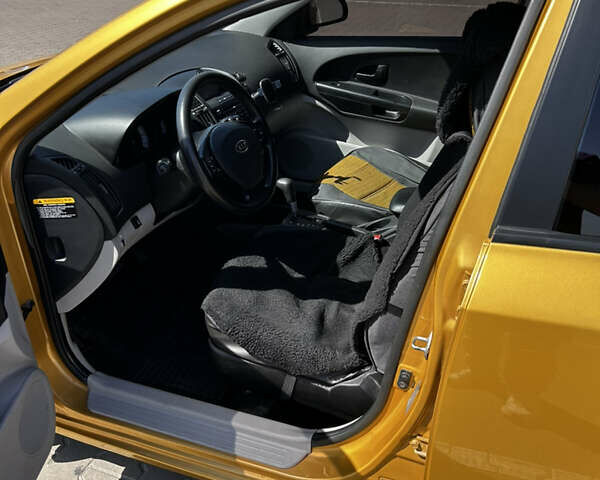 Желтый Киа Сид, объемом двигателя 1.6 л и пробегом 154 тыс. км за 6500 $, фото 8 на Automoto.ua