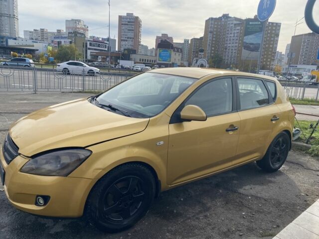 Желтый Киа Сид, объемом двигателя 1.4 л и пробегом 360 тыс. км за 3700 $, фото 3 на Automoto.ua