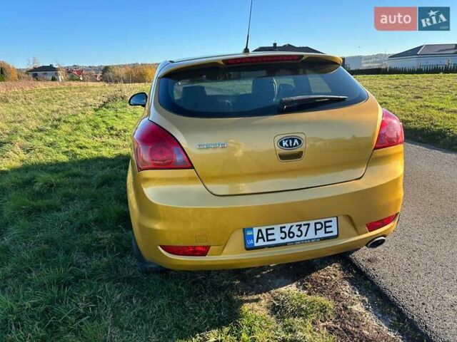 Желтый Киа Сид, объемом двигателя 2 л и пробегом 180 тыс. км за 6000 $, фото 9 на Automoto.ua