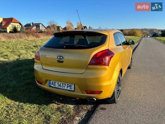 Желтый Киа Сид, объемом двигателя 2 л и пробегом 180 тыс. км за 6000 $, фото 6 на Automoto.ua
