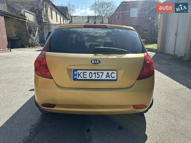 Желтый Киа Сид, объемом двигателя 1.6 л и пробегом 206 тыс. км за 5200 $, фото 5 на Automoto.ua
