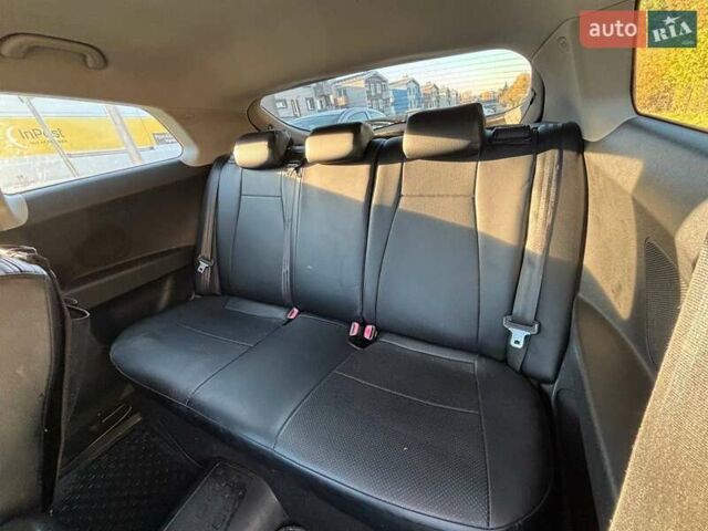 Желтый Киа Сид, объемом двигателя 2 л и пробегом 180 тыс. км за 6000 $, фото 12 на Automoto.ua