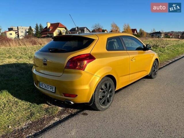 Желтый Киа Сид, объемом двигателя 2 л и пробегом 180 тыс. км за 6000 $, фото 4 на Automoto.ua