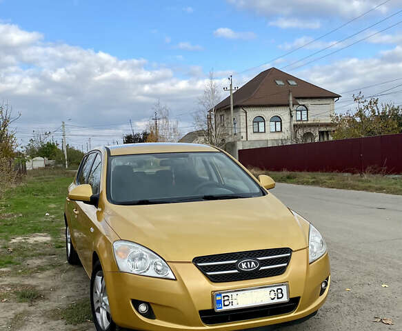 Желтый Киа Сид, объемом двигателя 1.59 л и пробегом 155 тыс. км за 5300 $, фото 3 на Automoto.ua