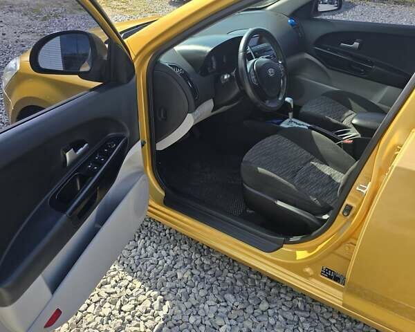 Желтый Киа Сид, объемом двигателя 1.59 л и пробегом 175 тыс. км за 6200 $, фото 8 на Automoto.ua