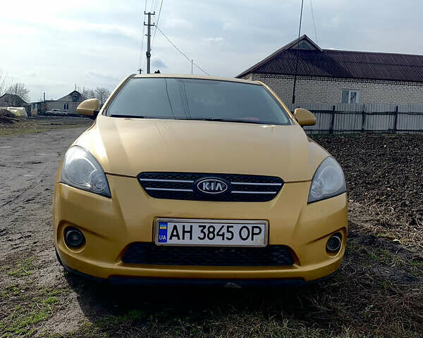 Желтый Киа Сид, объемом двигателя 2 л и пробегом 219 тыс. км за 6300 $, фото 1 на Automoto.ua