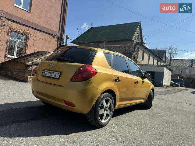 Желтый Киа Сид, объемом двигателя 1.6 л и пробегом 206 тыс. км за 5200 $, фото 4 на Automoto.ua