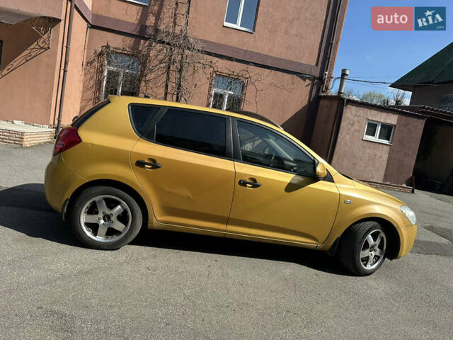 Желтый Киа Сид, объемом двигателя 1.6 л и пробегом 206 тыс. км за 5200 $, фото 2 на Automoto.ua
