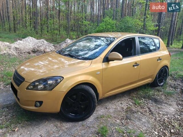 Желтый Киа Сид, объемом двигателя 1.4 л и пробегом 350 тыс. км за 3699 $, фото 7 на Automoto.ua