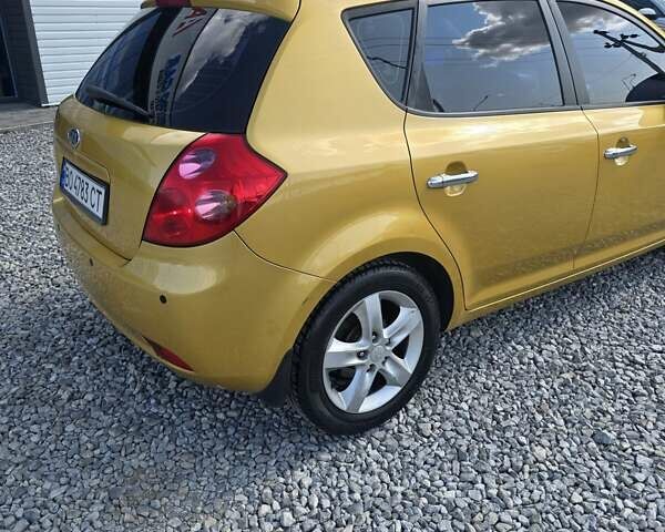 Желтый Киа Сид, объемом двигателя 1.59 л и пробегом 175 тыс. км за 6200 $, фото 5 на Automoto.ua