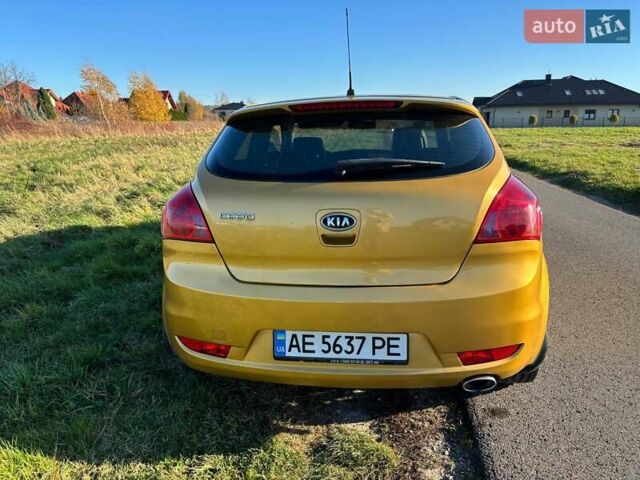 Желтый Киа Сид, объемом двигателя 2 л и пробегом 180 тыс. км за 6000 $, фото 8 на Automoto.ua