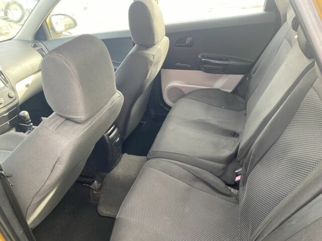 Желтый Киа Сид, объемом двигателя 1.4 л и пробегом 360 тыс. км за 3700 $, фото 12 на Automoto.ua