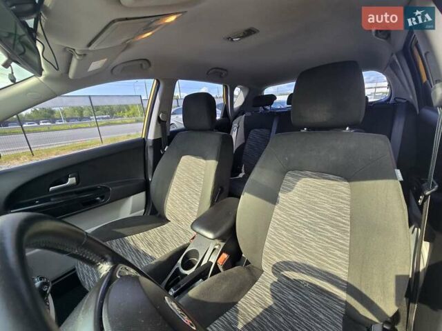 Желтый Киа Сид, объемом двигателя 1.59 л и пробегом 175 тыс. км за 6200 $, фото 10 на Automoto.ua