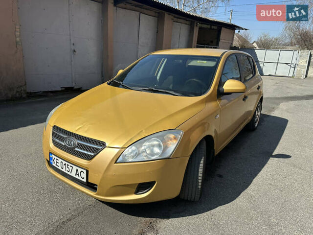 Желтый Киа Сид, объемом двигателя 1.6 л и пробегом 206 тыс. км за 5200 $, фото 10 на Automoto.ua