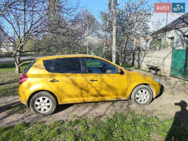Жовтий Кіа Сід, об'ємом двигуна 1.59 л та пробігом 390 тис. км за 4650 $, фото 4 на Automoto.ua