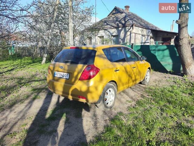Жовтий Кіа Сід, об'ємом двигуна 1.59 л та пробігом 390 тис. км за 4650 $, фото 3 на Automoto.ua