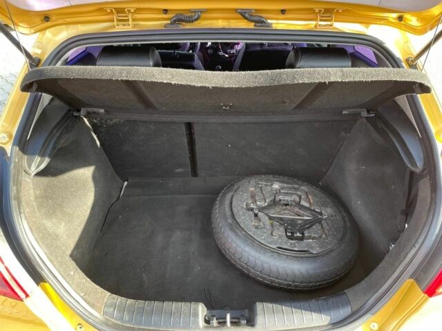 Жовтий Кіа Сід, об'ємом двигуна 1.4 л та пробігом 258 тис. км за 5400 $, фото 19 на Automoto.ua