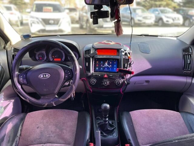 Жовтий Кіа Сід, об'ємом двигуна 1.4 л та пробігом 258 тис. км за 5400 $, фото 8 на Automoto.ua