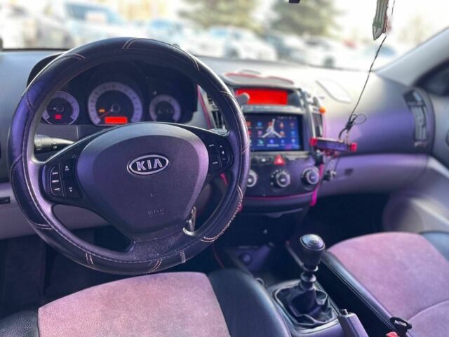 Жовтий Кіа Сід, об'ємом двигуна 1.4 л та пробігом 258 тис. км за 5400 $, фото 16 на Automoto.ua