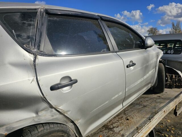 Сірий Кіа Сід, об'ємом двигуна 1.6 л та пробігом 222 тис. км за 999 $, фото 2 на Automoto.ua