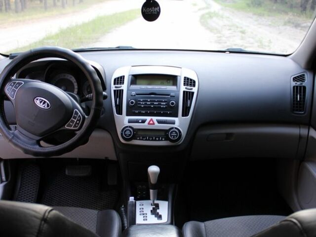 Серый Киа Сид, объемом двигателя 1.6 л и пробегом 240 тыс. км за 6500 $, фото 10 на Automoto.ua