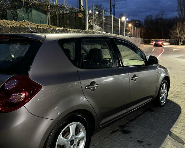 Серый Киа Сид, объемом двигателя 1.6 л и пробегом 216 тыс. км за 6099 $, фото 6 на Automoto.ua