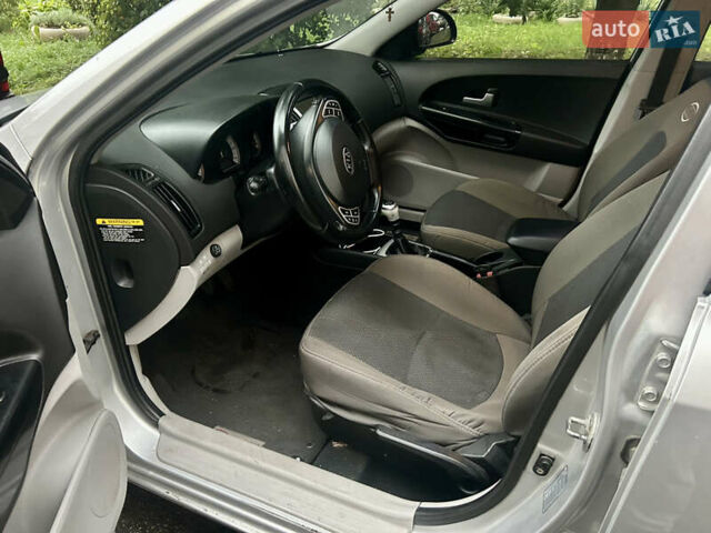 Серый Киа Сид, объемом двигателя 1.6 л и пробегом 219 тыс. км за 5350 $, фото 4 на Automoto.ua