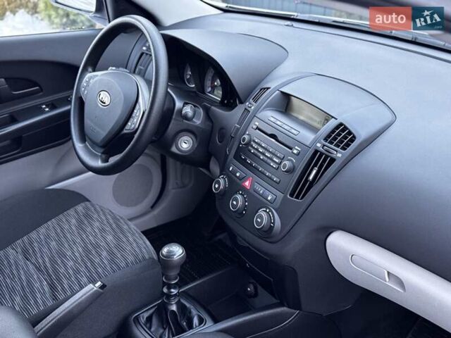 Сірий Кіа Сід, об'ємом двигуна 1.6 л та пробігом 77 тис. км за 7199 $, фото 60 на Automoto.ua