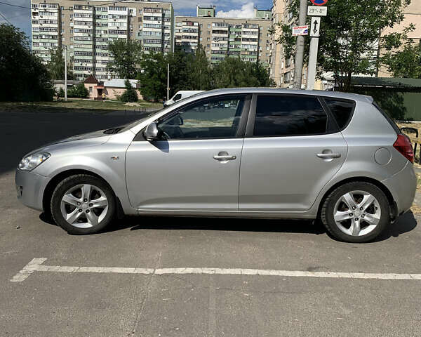 Серый Киа Сид, объемом двигателя 1.59 л и пробегом 226 тыс. км за 5300 $, фото 4 на Automoto.ua