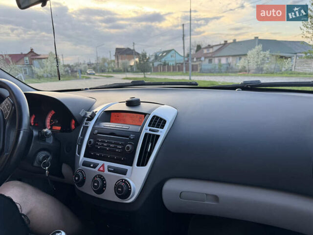 Серый Киа Сид, объемом двигателя 1.4 л и пробегом 228 тыс. км за 4850 $, фото 8 на Automoto.ua