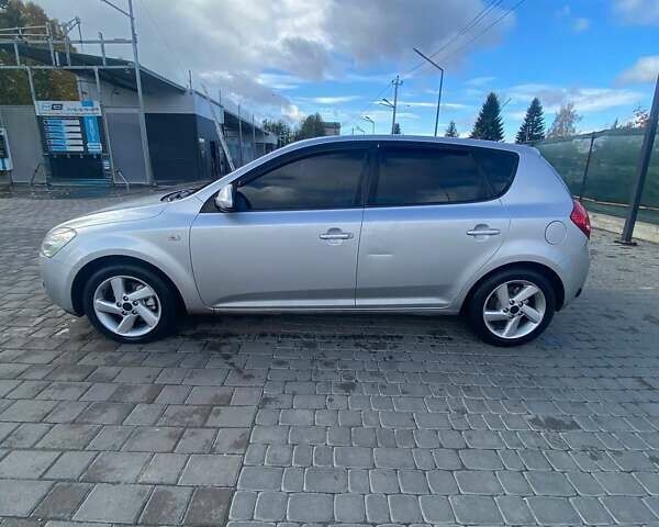 Серый Киа Сид, объемом двигателя 1.59 л и пробегом 305 тыс. км за 5500 $, фото 2 на Automoto.ua