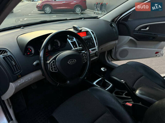 Серый Киа Сид, объемом двигателя 1.98 л и пробегом 447 тыс. км за 3600 $, фото 4 на Automoto.ua