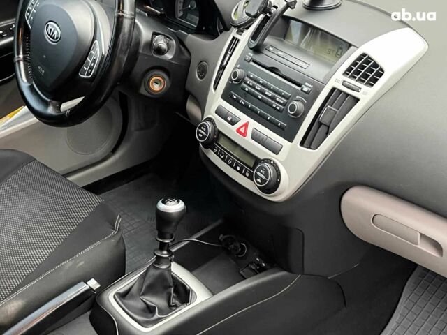 Серый Киа Сид, объемом двигателя 1.6 л и пробегом 227 тыс. км за 5590 $, фото 15 на Automoto.ua