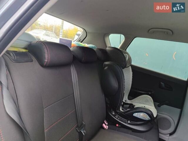 Серый Киа Сид, объемом двигателя 1.59 л и пробегом 334 тыс. км за 5400 $, фото 7 на Automoto.ua