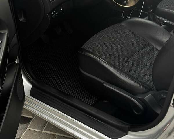 Серый Киа Сид, объемом двигателя 1.6 л и пробегом 230 тыс. км за 4900 $, фото 11 на Automoto.ua