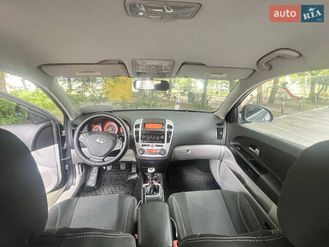 Серый Киа Сид, объемом двигателя 1.59 л и пробегом 242 тыс. км за 5800 $, фото 12 на Automoto.ua