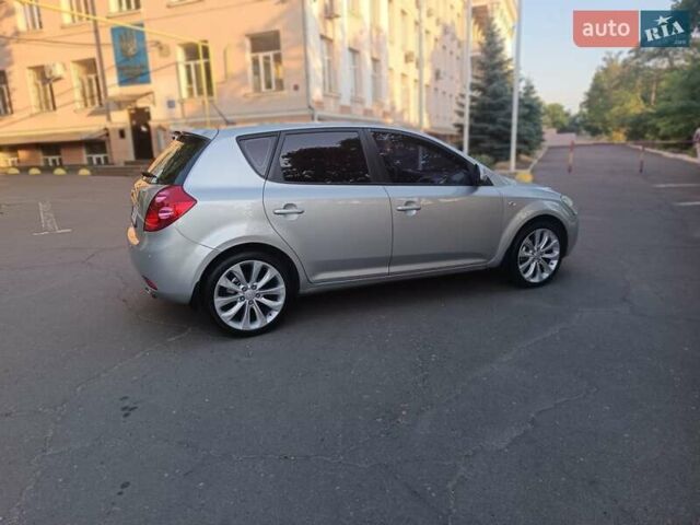 Серый Киа Сид, объемом двигателя 2 л и пробегом 320 тыс. км за 7000 $, фото 1 на Automoto.ua