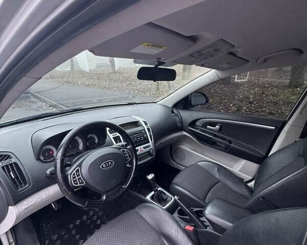 Серый Киа Сид, объемом двигателя 2 л и пробегом 278 тыс. км за 6300 $, фото 15 на Automoto.ua