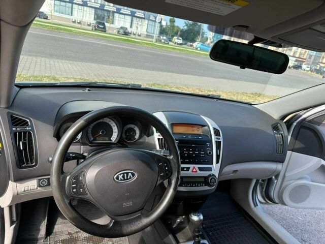 Серый Киа Сид, объемом двигателя 2 л и пробегом 252 тыс. км за 5900 $, фото 10 на Automoto.ua