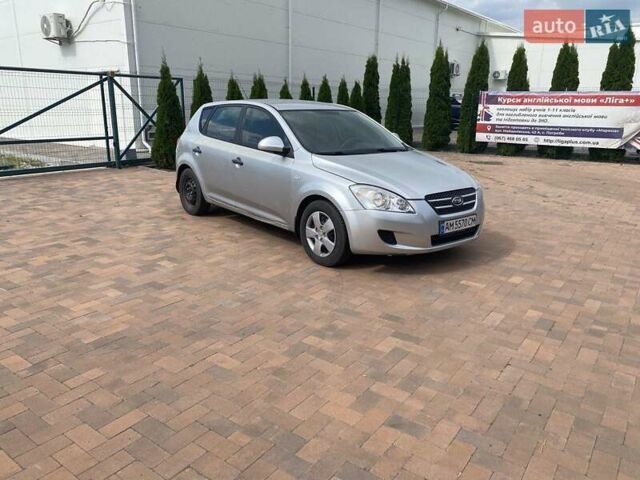 Серый Киа Сид, объемом двигателя 1.4 л и пробегом 222 тыс. км за 3500 $, фото 2 на Automoto.ua